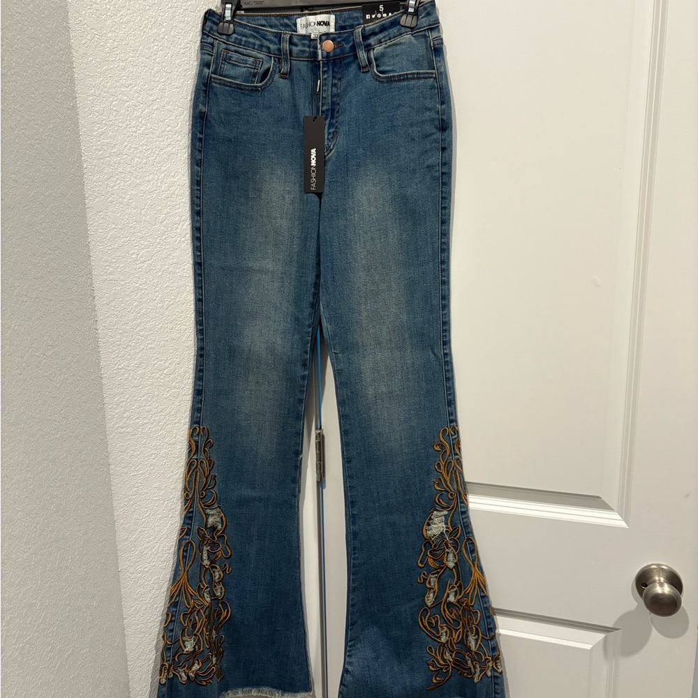 NWT Fashion nova Embroidered Flare Women Jeans